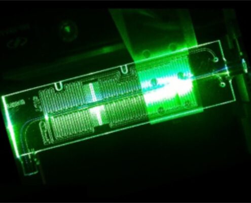 Optofluidics chip using customized MEMS technology