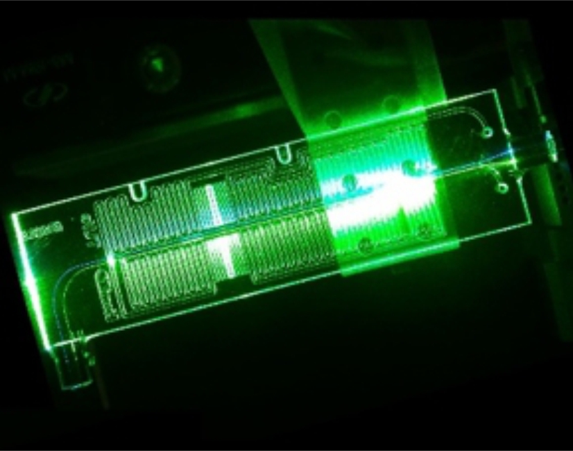 Optofluidics chip using customized MEMS technology
