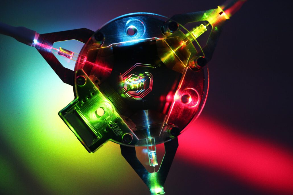 Silicon nitride waveguides - triplex - used in applications requiring wide transparency ranges