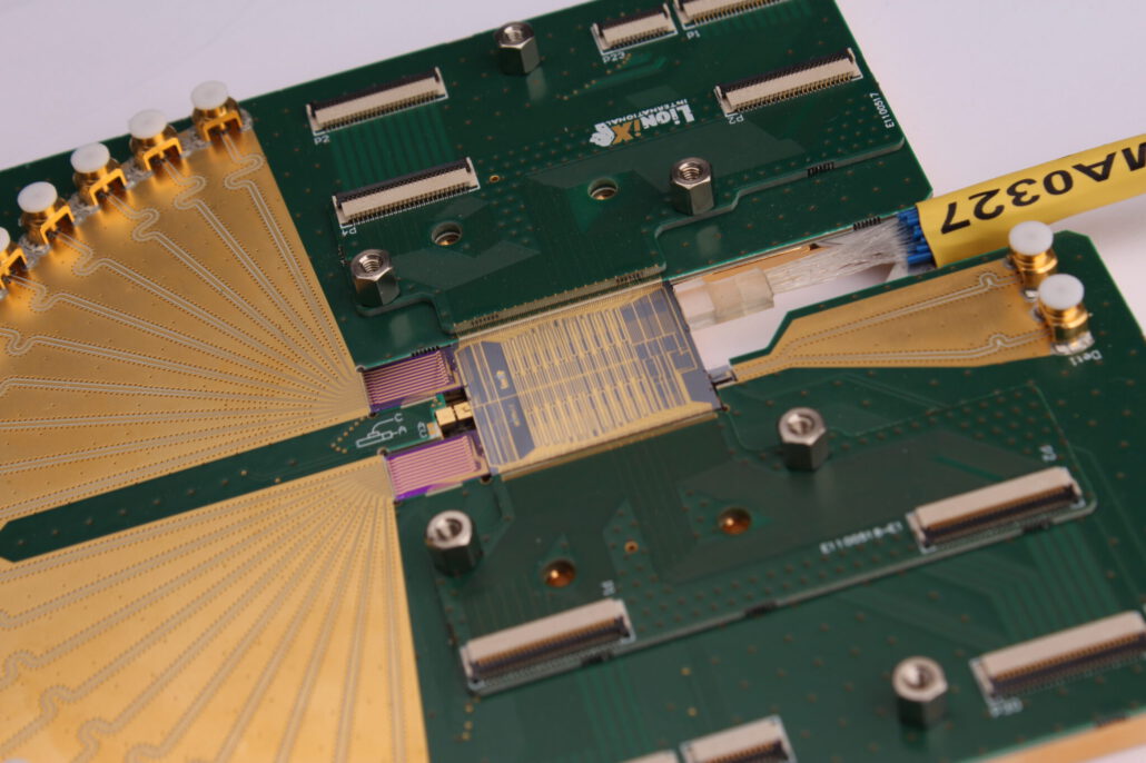 a photonic integrated circuit module produced througha vertically integrated approach