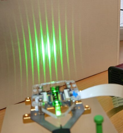 Structured light engine in operation with light emitting from the chip facet.